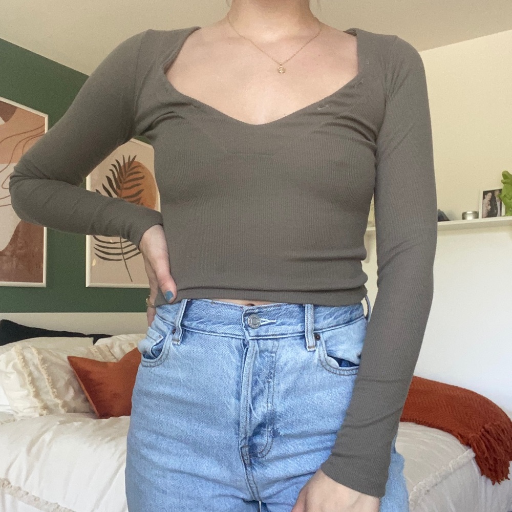 Green crop long sleeve